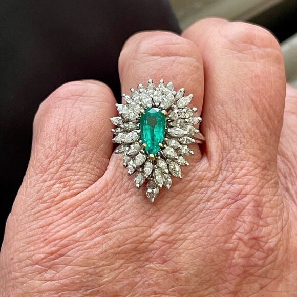Jewelry - Genuine Colombian emerald and diamond platinum ring. Size 6. Vintage.